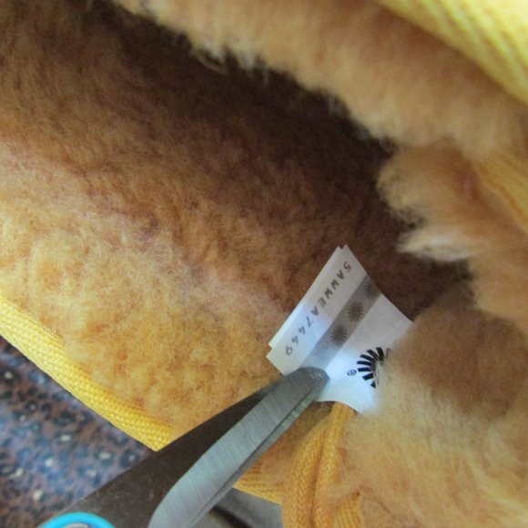 UGG Neumel ll Chukka Boots Big Girl 6 NWT - Picture 7 of 16